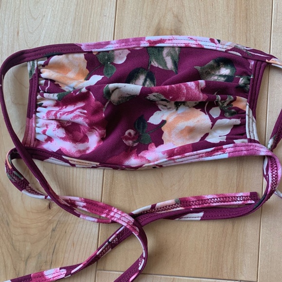 Free with bundle- Burgundy floral face mask - Picture 2 of 3